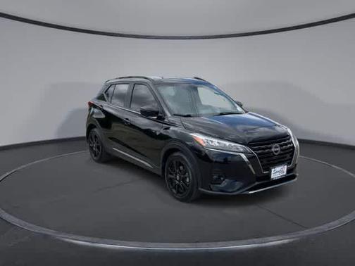 Super Black 2024 Nissan Kicks SR
