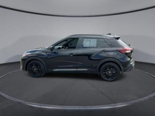 Super Black 2024 Nissan Kicks SR