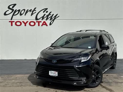 2025 Toyota Sienna Woodland Edition