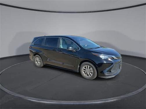 2023 Toyota Sienna LE