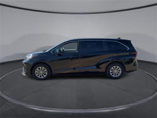 2023 Toyota Sienna LE