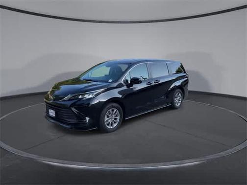 2023 Toyota Sienna LE