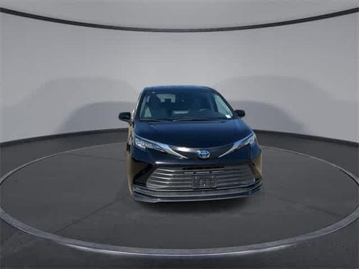 2023 Toyota Sienna LE