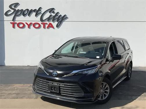 2023 Toyota Sienna LE