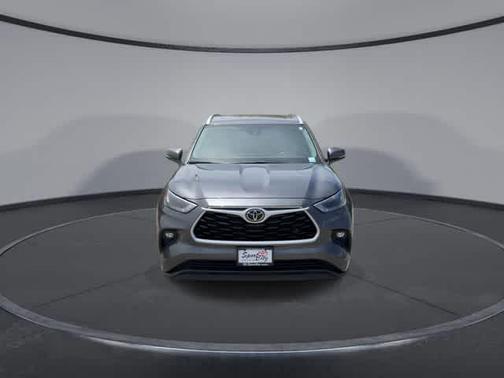 Magnetic Gray Metallic 2022 Toyota Highlander XLE