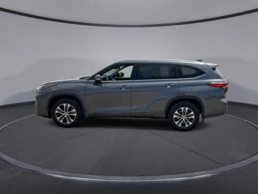 Magnetic Gray Metallic 2022 Toyota Highlander XLE
