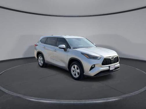 Celestial Silver Metallic 2023 Toyota Highlander LE
