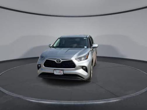 Celestial Silver Metallic 2023 Toyota Highlander LE