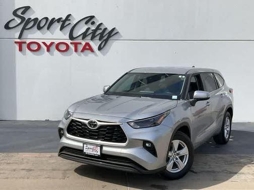Celestial Silver Metallic 2023 Toyota Highlander LE