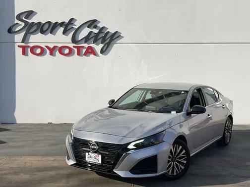 Brilliant Silver Metallic 2024 Nissan Altima 2.5 SV