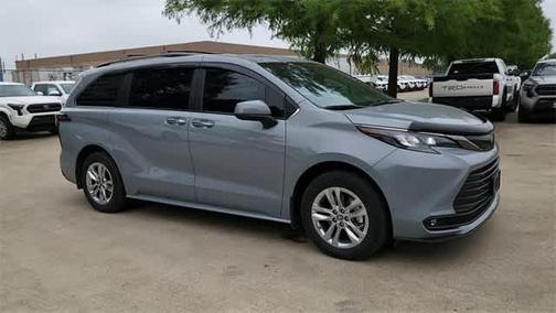 2023 Toyota Sienna Woodland Edition