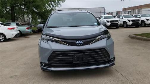 2023 Toyota Sienna Woodland Edition