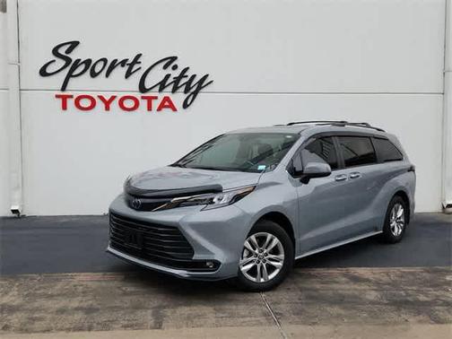 2023 Toyota Sienna Woodland Edition