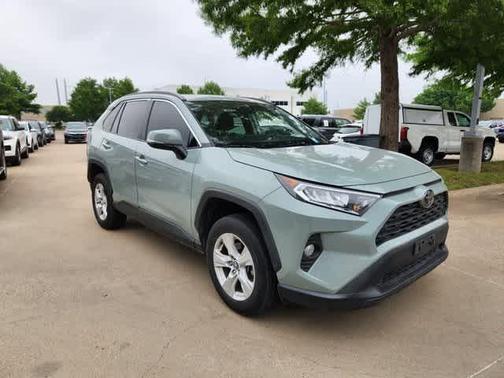2020 Toyota RAV4 XLE