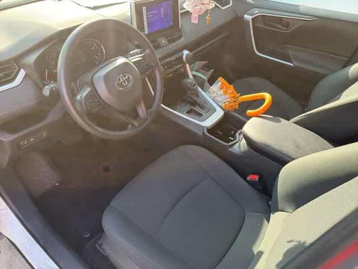Ice Cap 2025 Toyota RAV4 LE