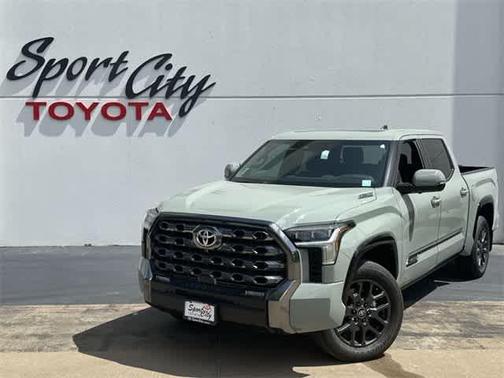 2025 Toyota Tundra Hybrid Platinum