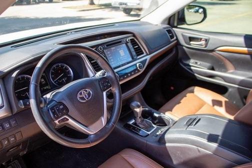2019 Toyota Highlander Limited Platinum
