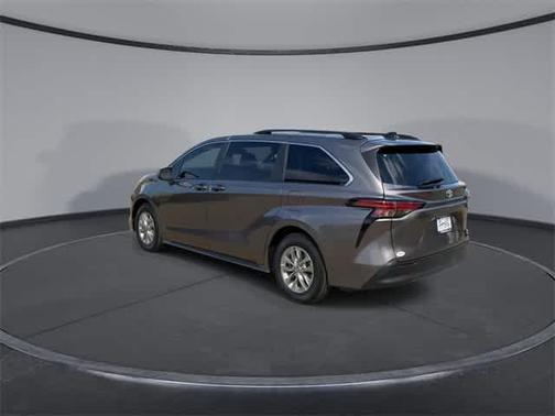 2022 Toyota Sienna LE