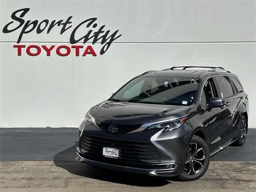 2025 Toyota Sienna Platinum 7 Passenger