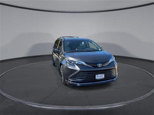 2025 Toyota Sienna Platinum 7 Passenger