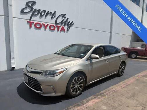 Creme Brulee Mica 2016 Toyota Avalon XLE