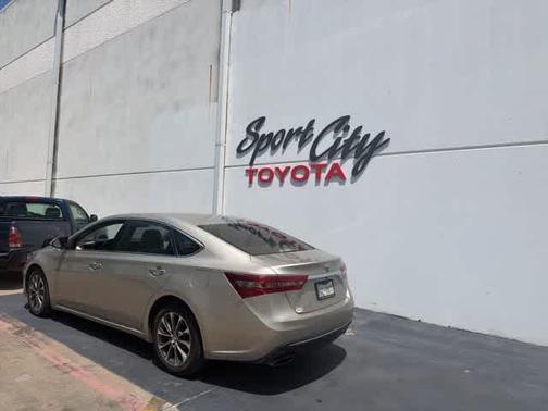 Creme Brulee Mica 2016 Toyota Avalon XLE