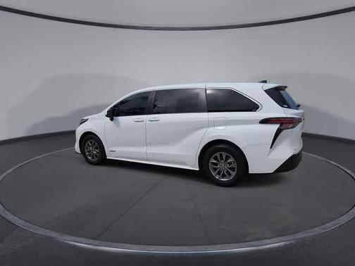 2021 Toyota Sienna LE