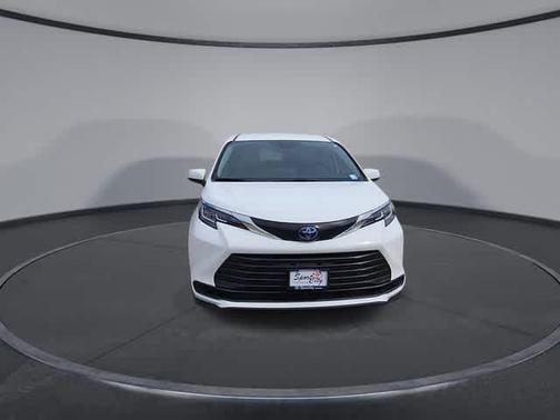 2021 Toyota Sienna LE