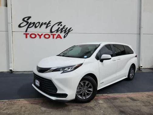 2021 Toyota Sienna LE