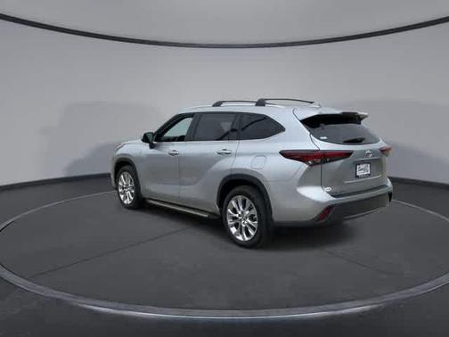 Celestial Silver Metallic 2024 Toyota Highlander Limited