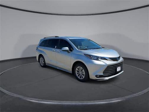 2025 Toyota Sienna XLE 8 Passenger