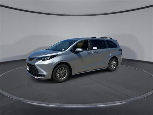 2025 Toyota Sienna XLE 8 Passenger