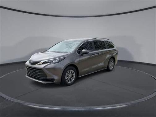 2024 Toyota Sienna LE