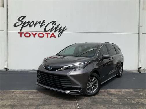 2024 Toyota Sienna LE