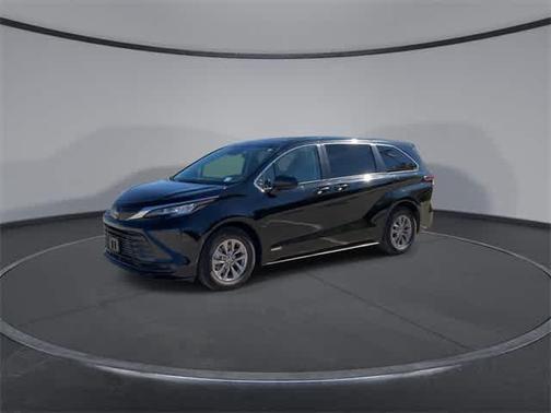 2021 Toyota Sienna LE