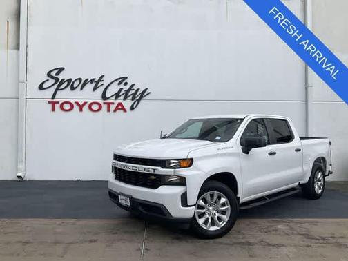 Summit White 2019 Chevrolet Silverado 1500 Custom