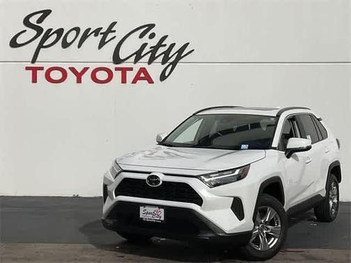2025 Toyota RAV4 XLE
