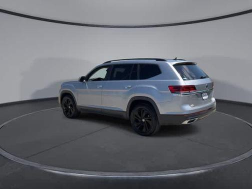 Pyrite Silver Metallic 2022 Volkswagen Atlas 2.0T SE w/Technology