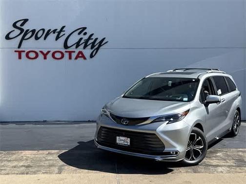 2025 Toyota Sienna Platinum 7 Passenger