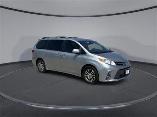 2019 Toyota Sienna XLE