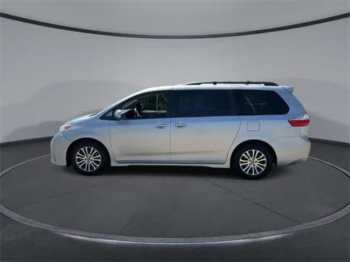 2019 Toyota Sienna XLE