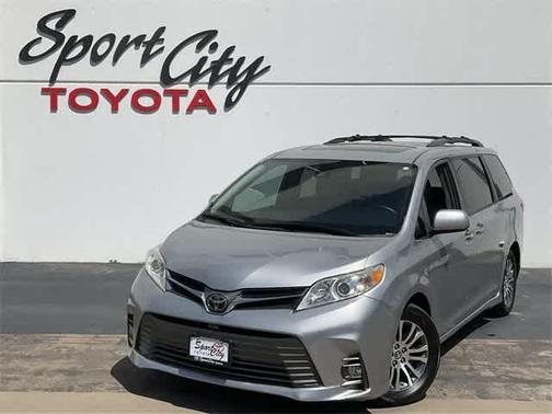 2019 Toyota Sienna XLE