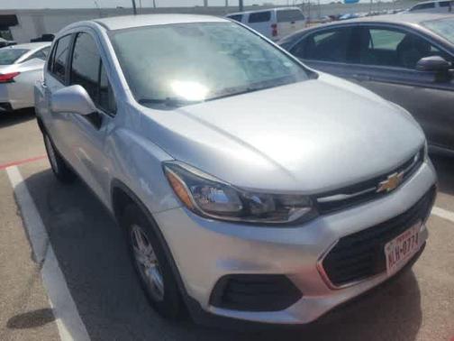 Silver Ice Metallic 2019 Chevrolet Trax LS