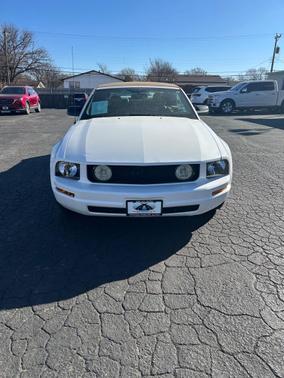 2005 Ford Mustang Deluxe