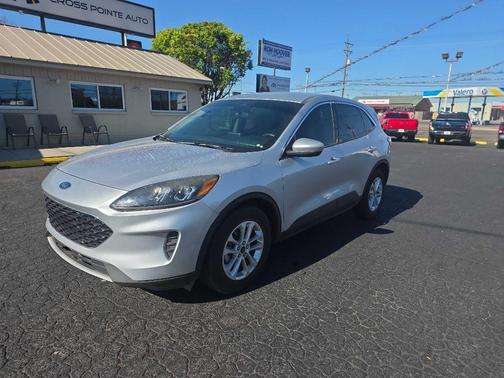 SILVER 2020 Ford Escape SE