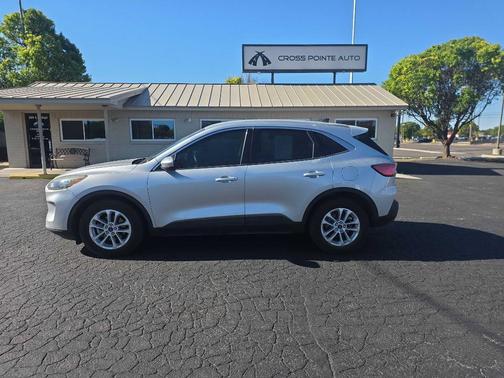 SILVER 2020 Ford Escape SE SUV