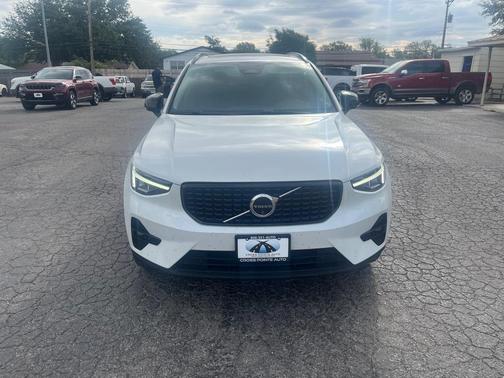 2024 Volvo XC40 PLUS
