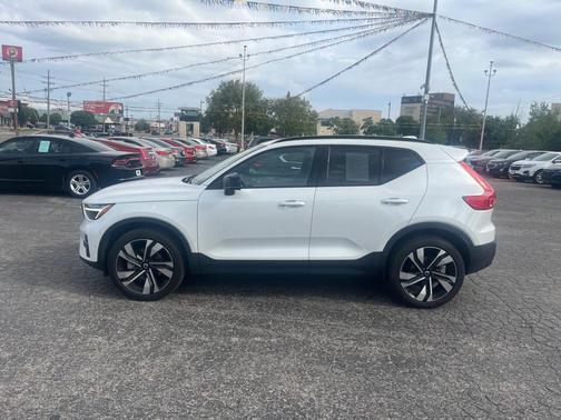 2024 Volvo XC40 PLUS