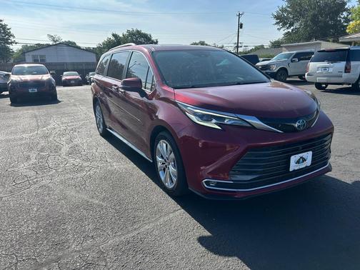 RED 2023 Toyota Sienna Platinum