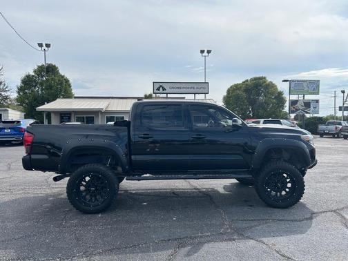2018 Toyota Tacoma SR